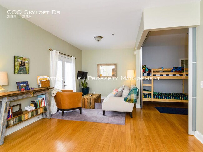 Building Photo - Beautiful open-concept downtown condo