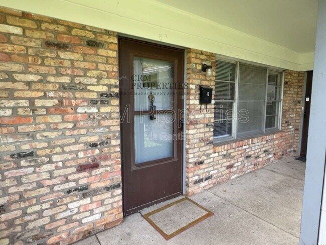 Foto del edificio - 6134 Hillside Ave