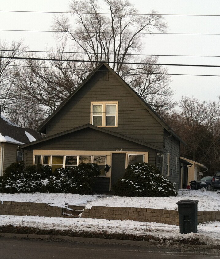 Building Photo - 218 W Benton St