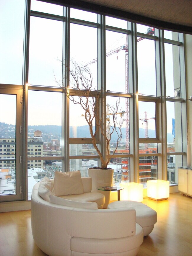 Building Photo - Wonderful Two story Penthouse Condo! Water...