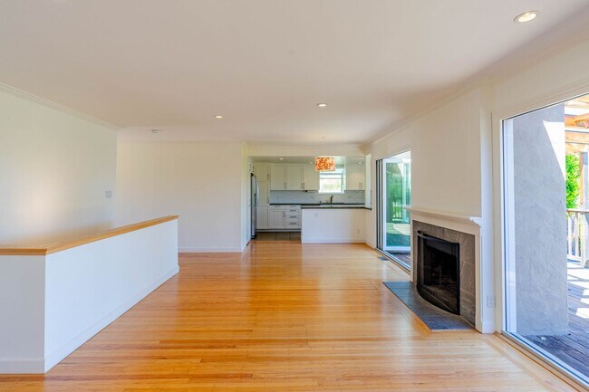 Building Photo - 5BR/3BA Remodeled Mid Century Modern Home!...