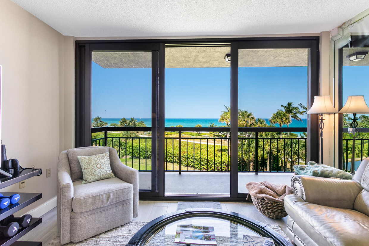 Primary Photo - 701 S Seas Dr