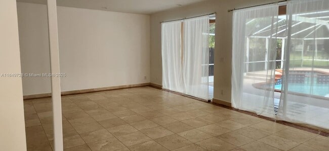 Foto del edificio - 10850 SW 153rd Ct