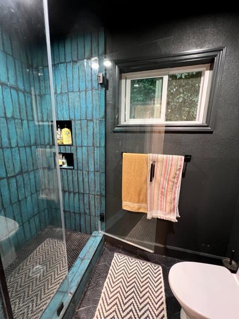 Ducha principal - 2411 Prospect Ave