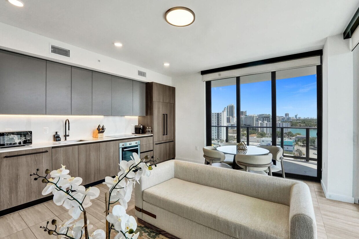 Foto principal - 580 72nd St