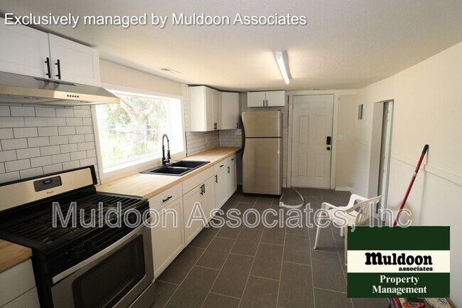 Foto del edificio - 2125 E 8th St