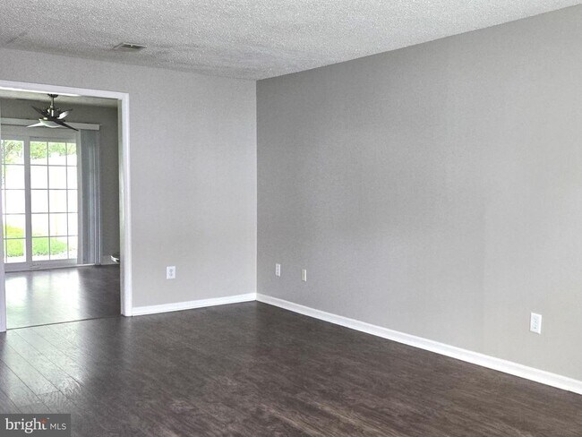 Building Photo - 219 Fieldstone Ln