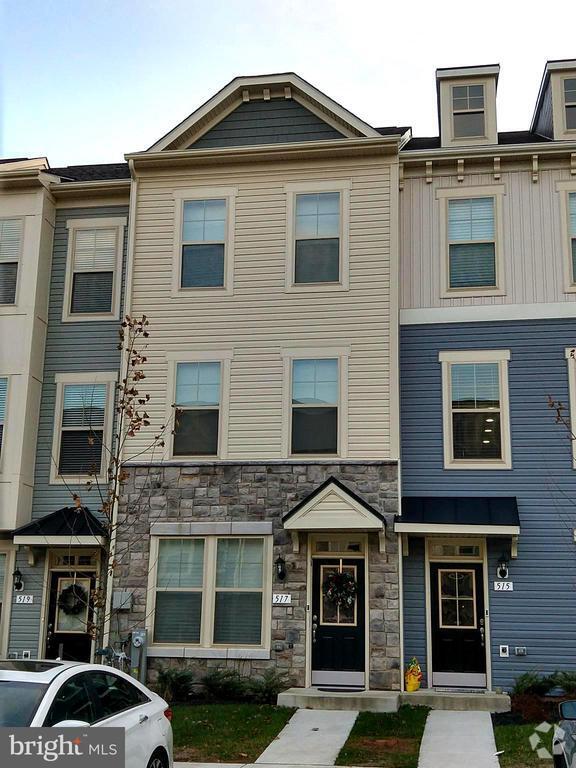 Building Photo - 517 Pebblebrook Ln