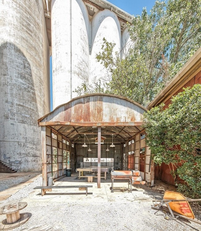 Building Photo - 2400 S Ervay St