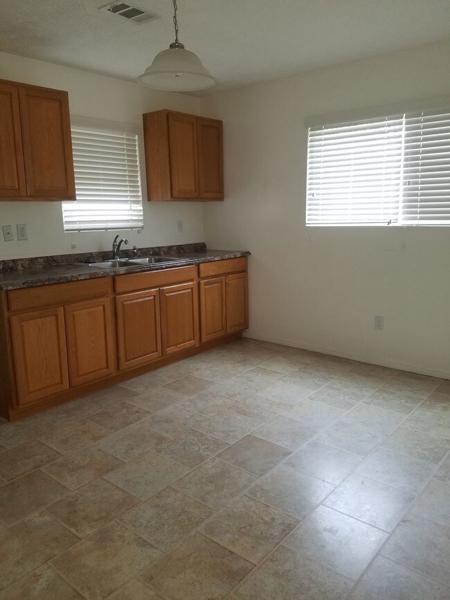 Foto del edificio - 739 Garibaldi St SW