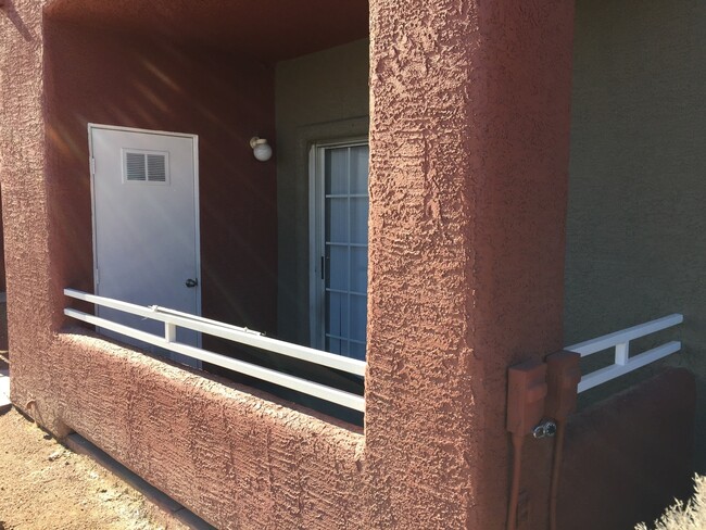 Foto del edificio - GATED POOL COMMUNITY NEAR AIR FORCE BASE!