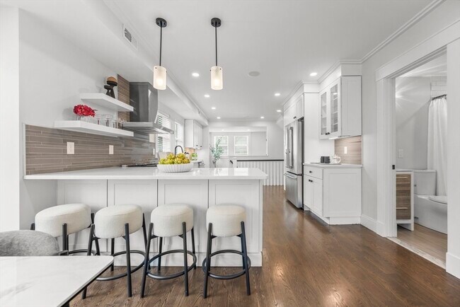 Foto del edificio - 72 Governor Winthrop Rd