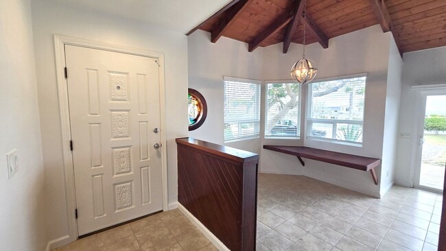 Foto del edificio - Unique, 2Bd/2BA Single Story House: Large Lot with Ocean/Sunset Views!