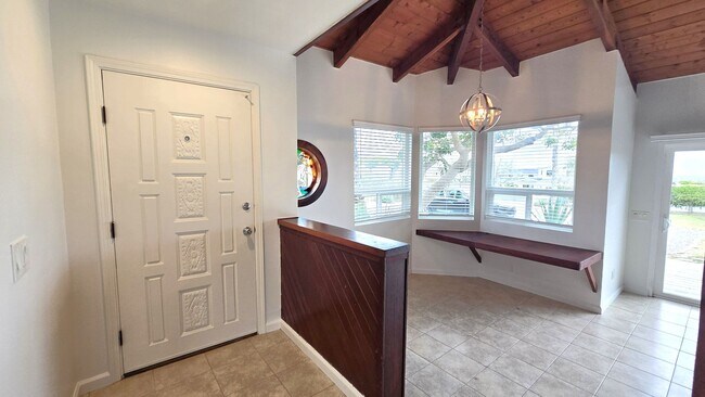 Building Photo - Unique, 2Bd/2BA Single Story House: Large Lot with Ocean/Sunset Views!