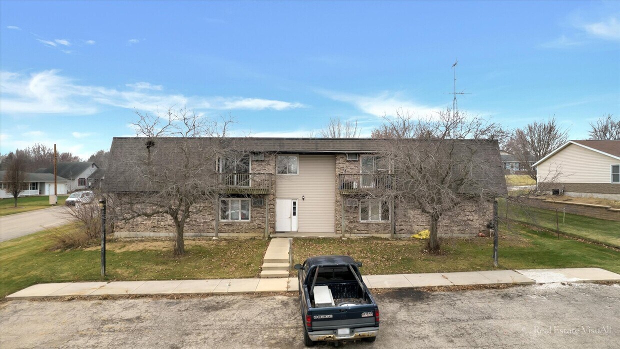 Primary Photo - 640 Fox Knoll