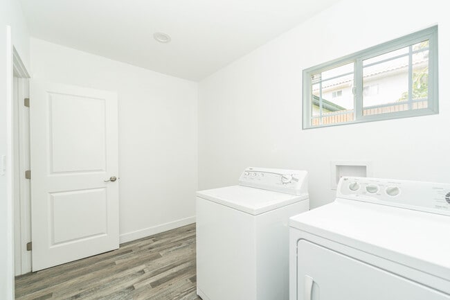 Building Photo - 4590 W 120th St