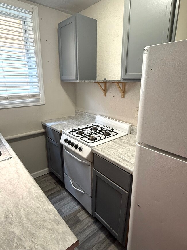 Building Photo - 706 W Prairie Ave