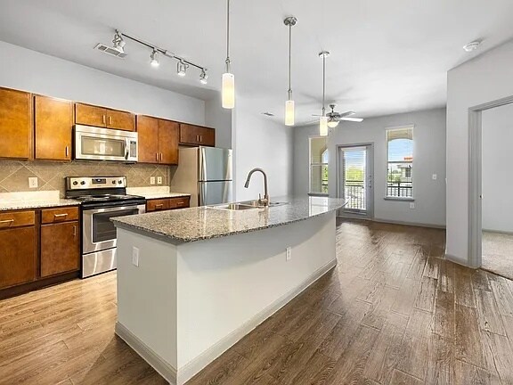 Foto principal - Live in Richmond – Get 1 Month Free Rent!