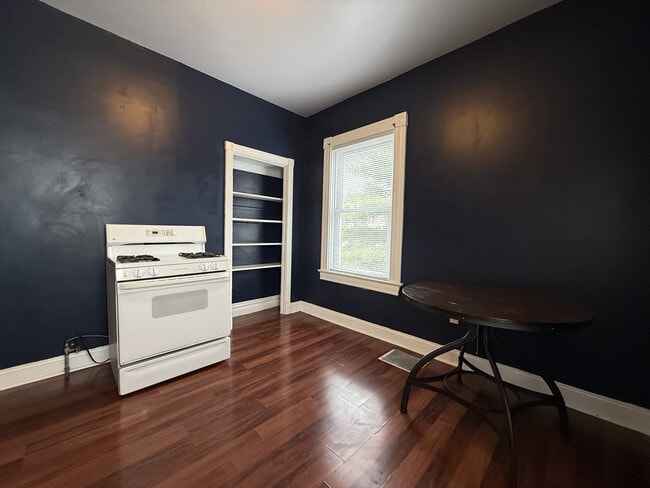 Building Photo - 11 Lelia St