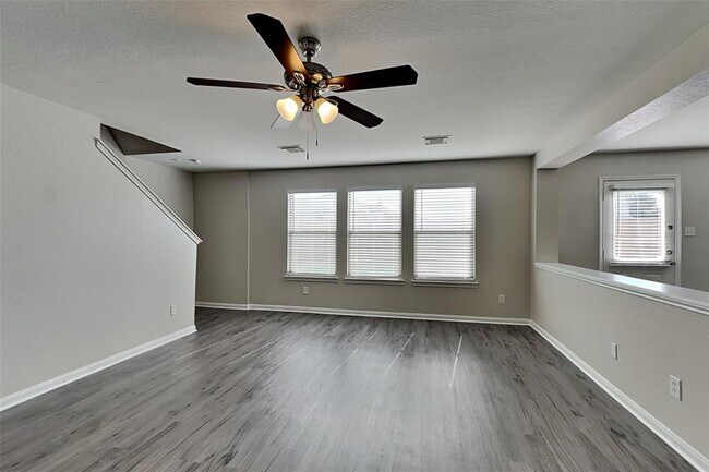 Foto del edificio - 17039 Kemble Creek Dr