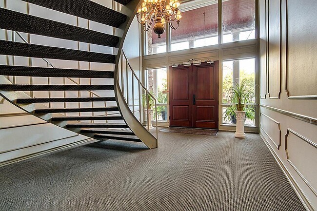 Foto del edificio - 2824 Briarhurst Dr