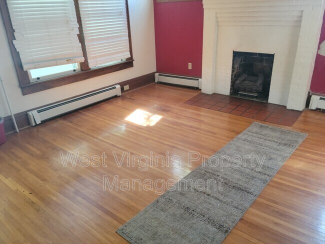 Building Photo - 119 Elkins St