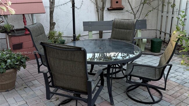 Foto del edificio - 721 NW 135th Way