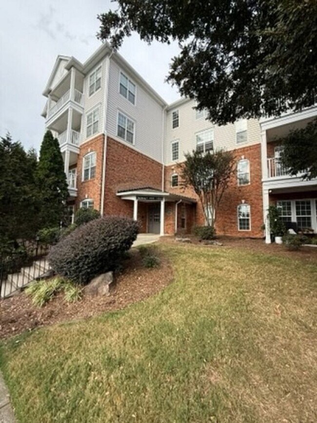 Foto del edificio - Well maintained 2 br 2 ba condo in the gat...