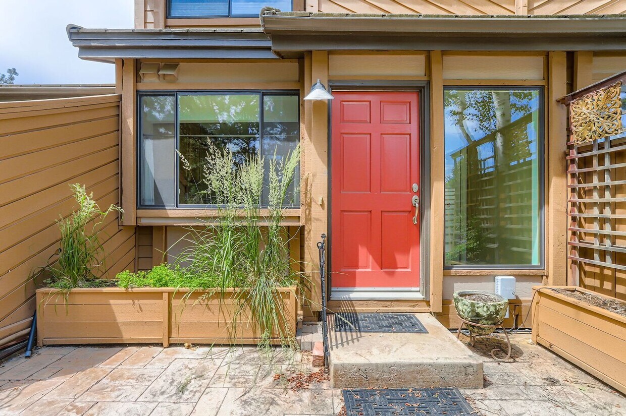 Gorgeous Wonderland Hills Townhome. Privat... - Gorgeous Wonderland Hills Townhome. Privat...
