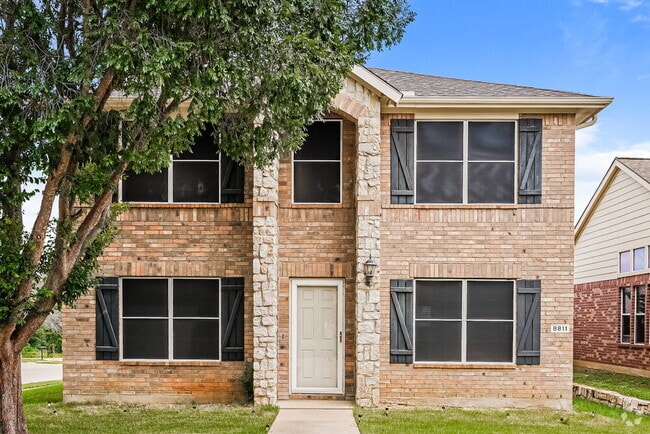 Building Photo - 8811 Eastwood Ave