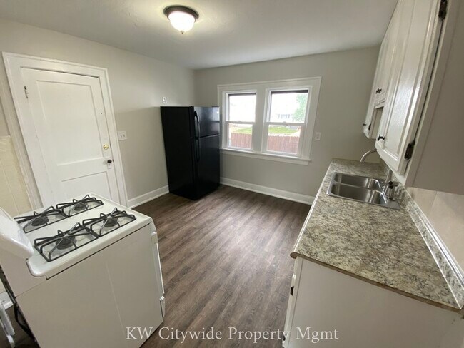 Foto del edificio - 5595 Pearl Rd