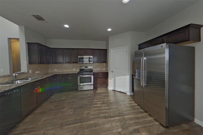 Foto del edificio - 15012 Custis Ln