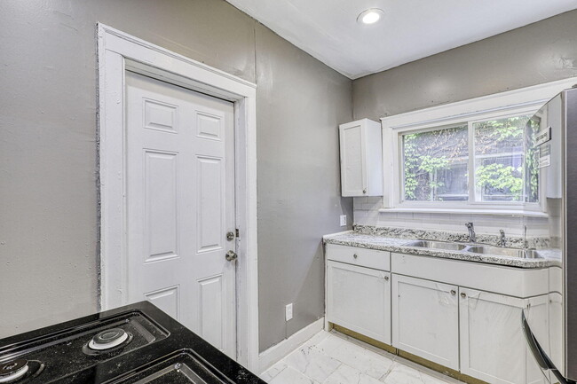 Foto del edificio - 3287 Tyler St