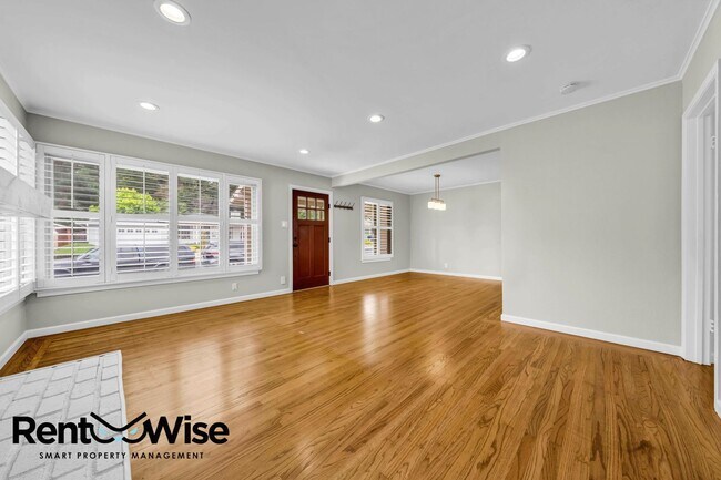 Building Photo - 338 Arbor Dr