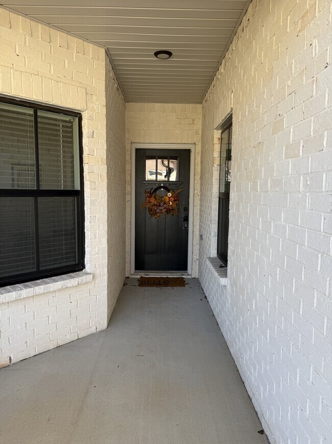 Building Photo - 445 Legend Oak Way SW