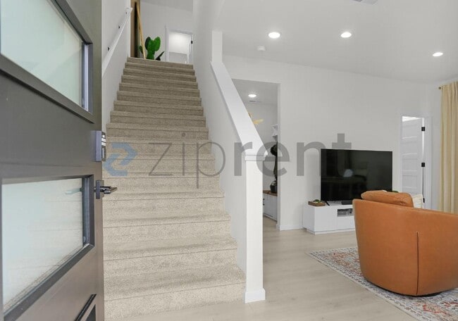 Building Photo - Unit