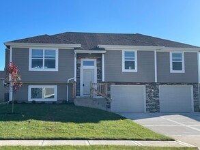 Building Photo - 705 Summer Dawn Cir
