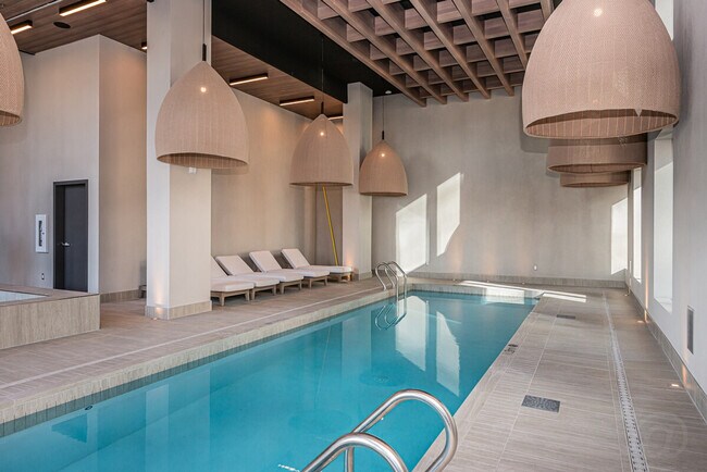 Building Photo - 1170 Rue Saint-Antoine O