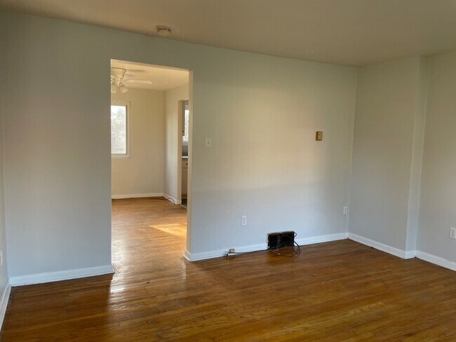 Building Photo - 537 Sandy Hill Rd