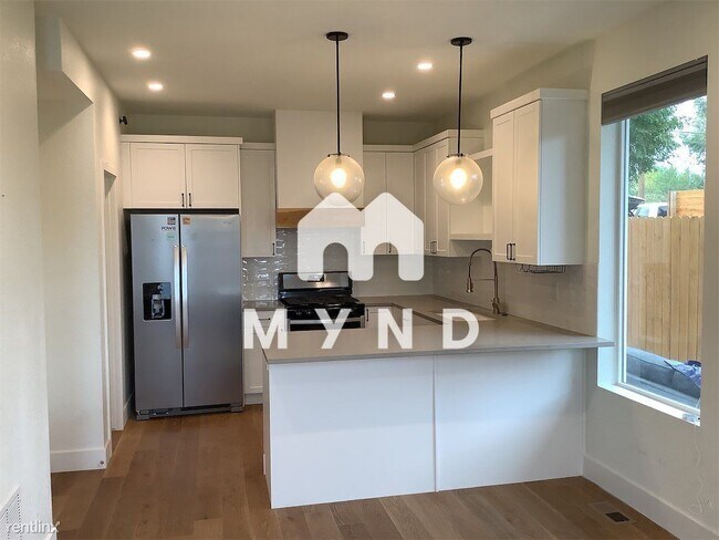 Building Photo - 2 br, 2.5 bath House - 1335 Newton St