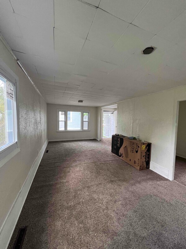 Primary Photo - 37 Fox St