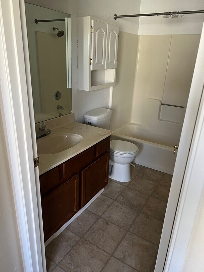 Building Photo - 1421 Squire Ct