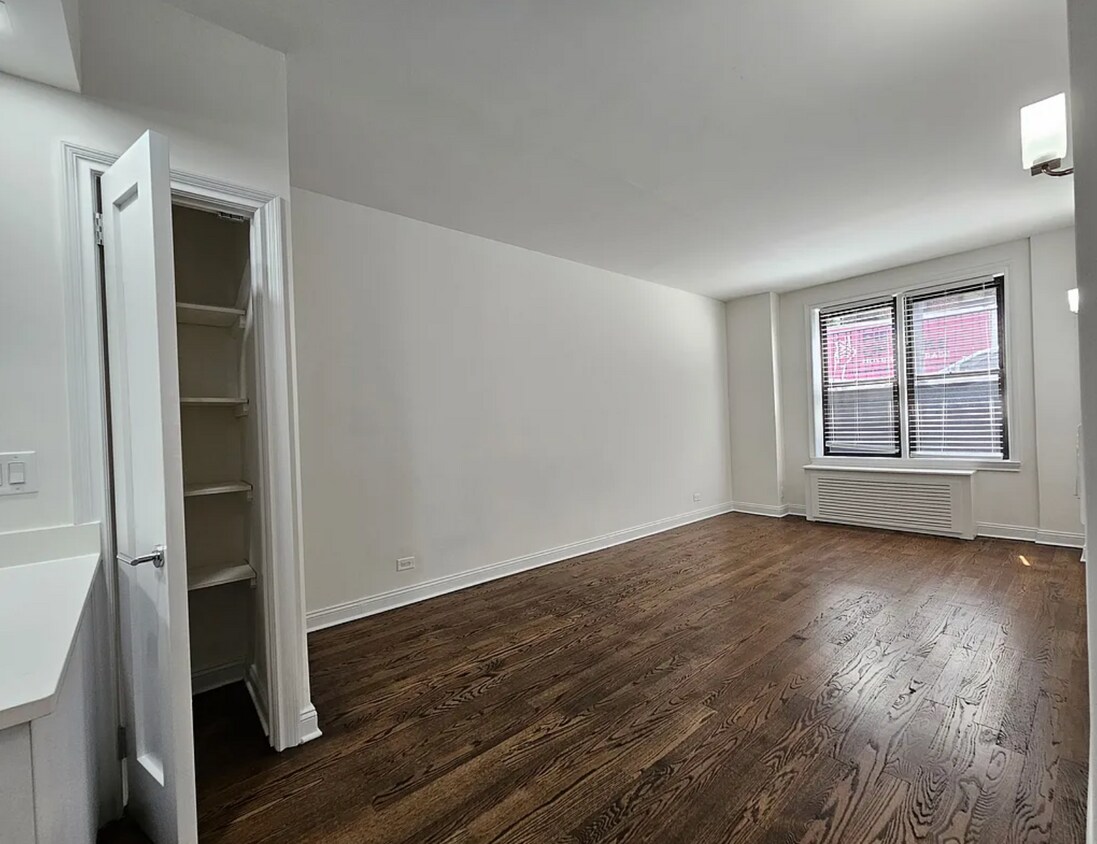 Building Photo - 236 W 22nd St