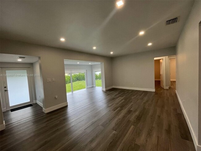 Building Photo - 600 Forrest Dr