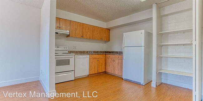 Building Photo - 2 br, 1 bath Apartment - 6112 N. 67th Avenue