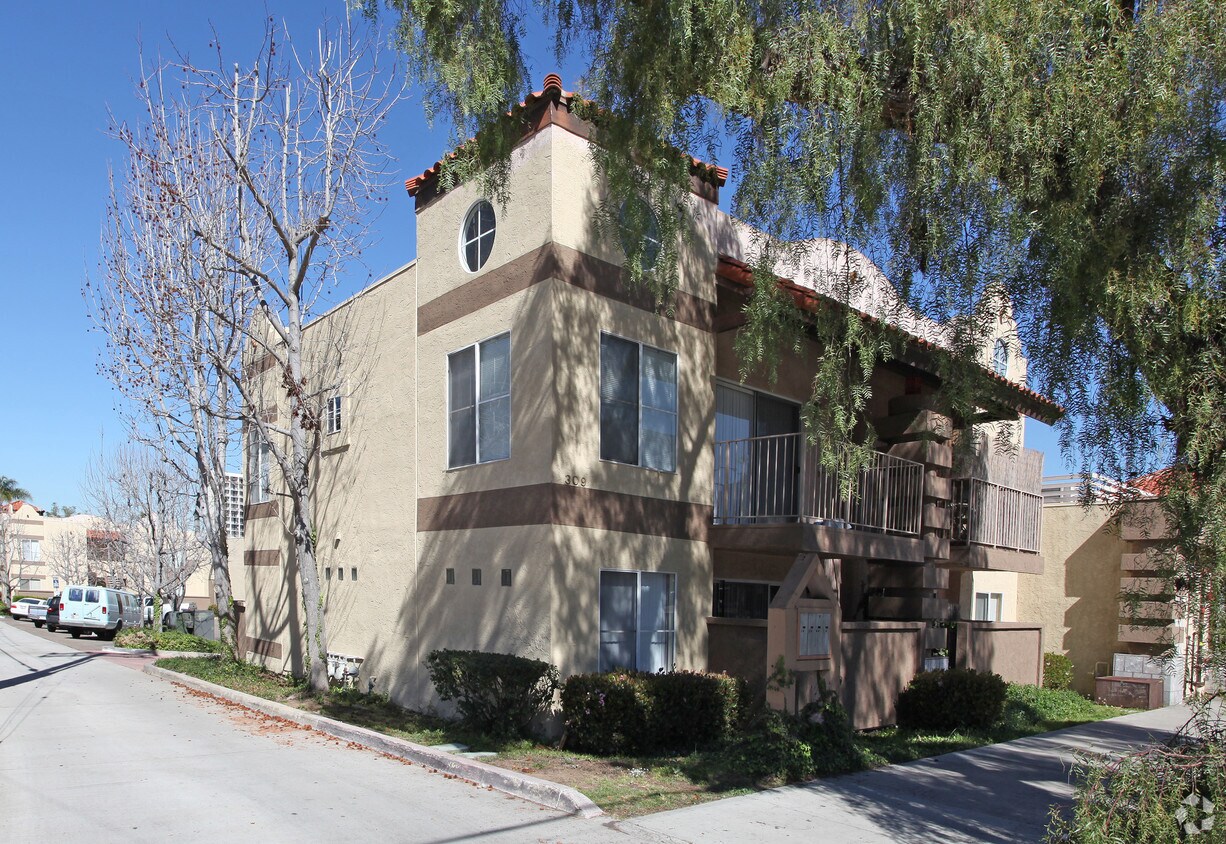 Building Photo - 309 G St