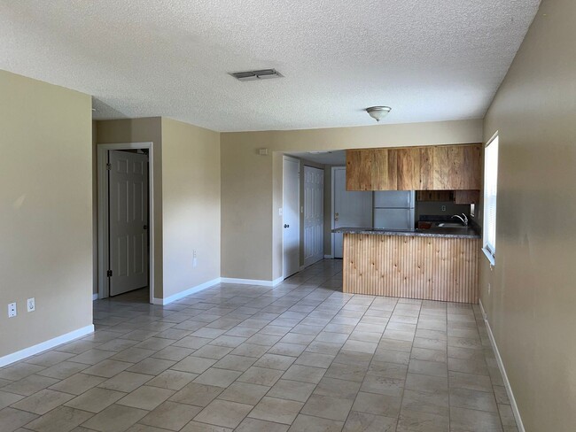 Building Photo - 2 br, 1 bath House - 726 Zella Ln