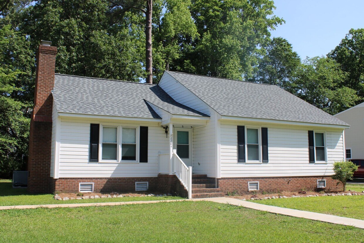 Foto principal - 2704 Nottingham Rd NW