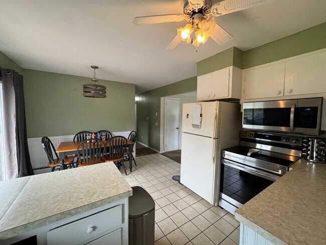Building Photo - Perfect Single Family Home For Rent