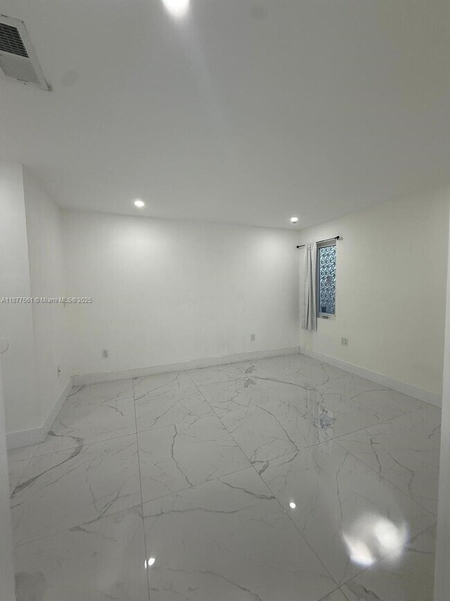 Foto del edificio - 2410 SW 143rd Ct